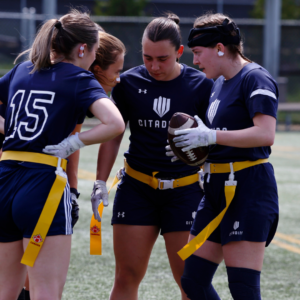 Équipe de flag football féminin au Championnat national à Montréal