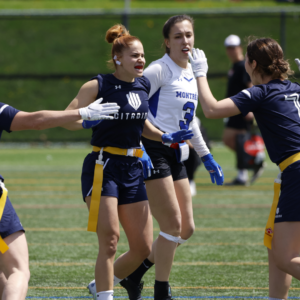 Équipe de flag football féminin au Championnat national à Montréal