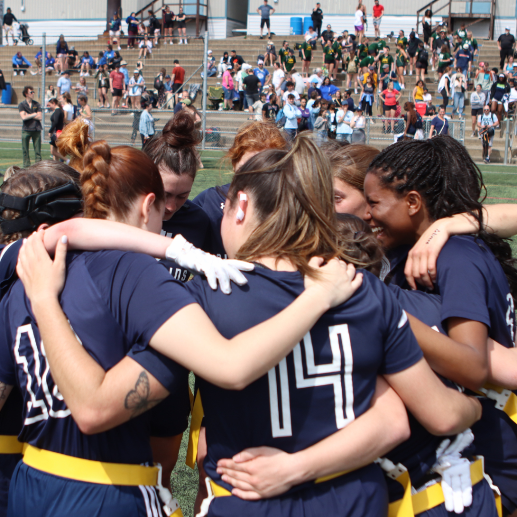 Équipe de flag football féminin au Championnat national à Montréal