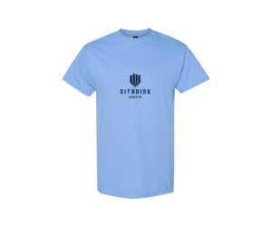 T-shirt en coton bleu pâle avec le logo Citadins UQAM en bleu marine au centre de la poitrine.